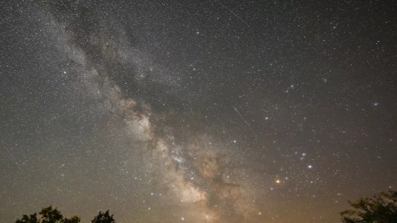 Look up to the sky for the Lyrid meteor shower and the full pink moon