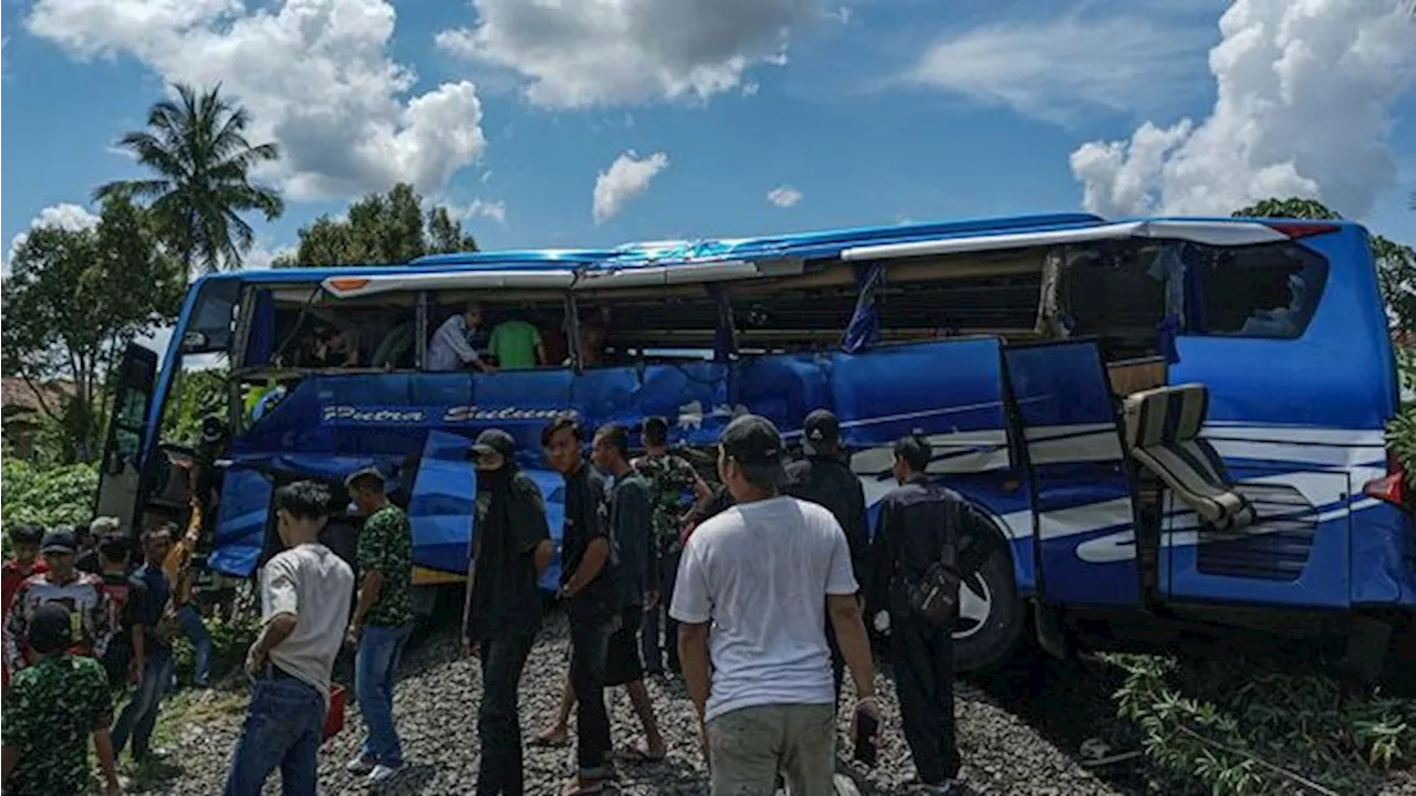 Kereta Tabrak Bus di Oku Timur Sumatera Selatan, 4 Orang Tewas