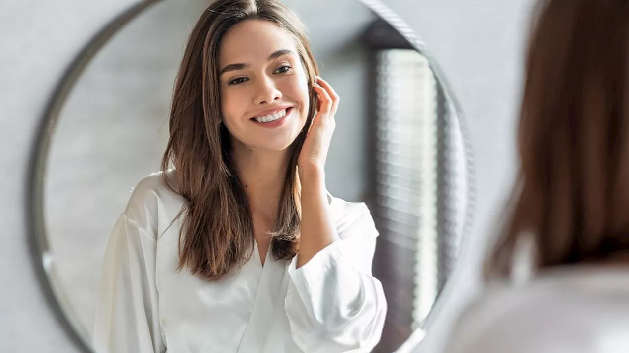 Attractive female faces make men behave more honestly, study suggests