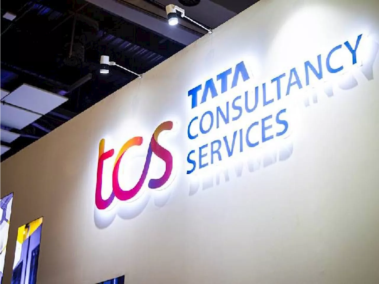 TCS की मार्केट-वैल्यू एक हफ्ते में ₹62,538.64 करोड़ कम हुई: टॉप-10 कंपनियों में से 6 की वैल्यू ₹1.40 लाख-कर...