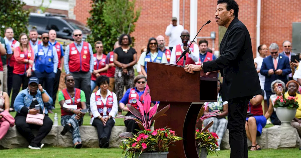 See singer-songwriter Lionel Richie open Hello Park in Tuskegee