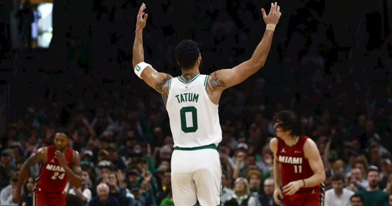 Celtics tumban al Miami Heat, en debut del mexicano Jáquez en playoffs