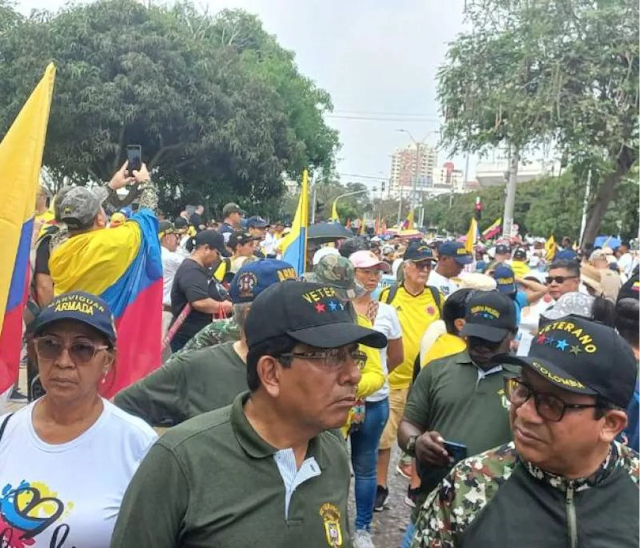 Barranquilla madrugó a marchar contra reformas del presidente Petro