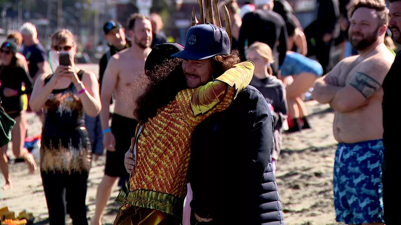 Wa Eddie Vedder at West Seattle polar plunge event to benefit skin disease research Us Head