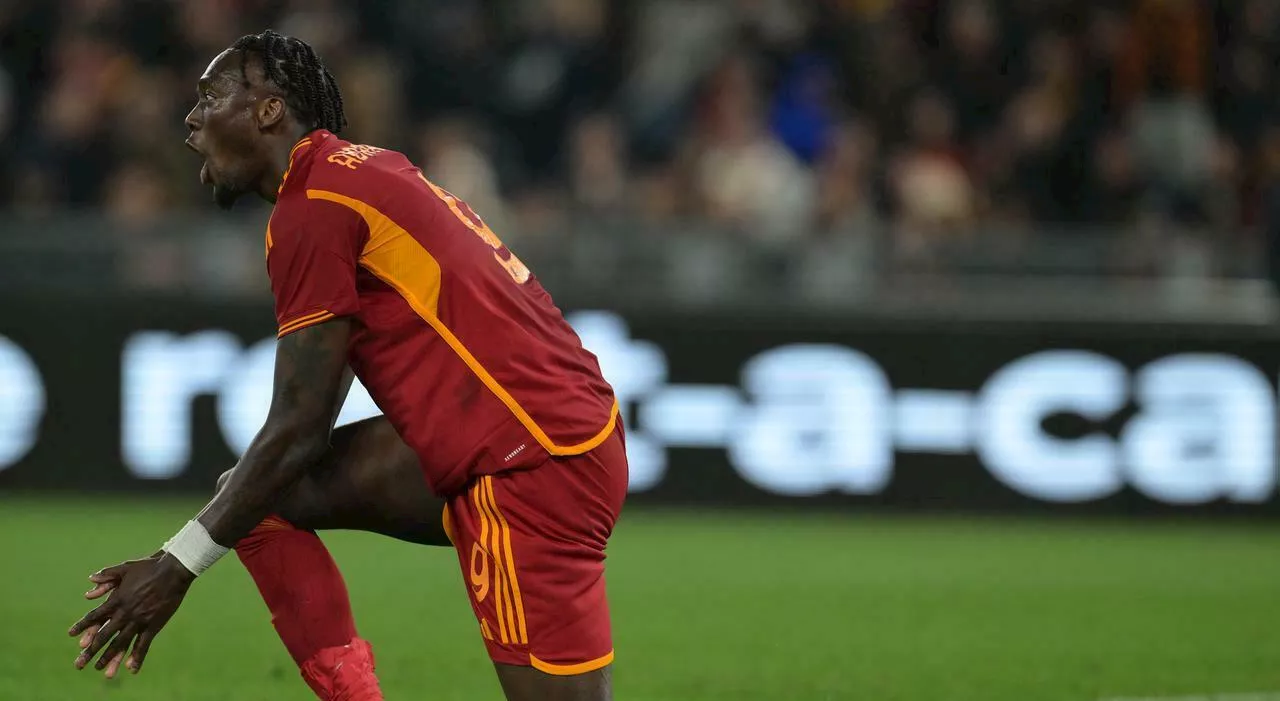 Roma-Bologna, Abraham torna titolare dopo 11 mesi. Lukaku ko, punta la sfida con il Leverkusen