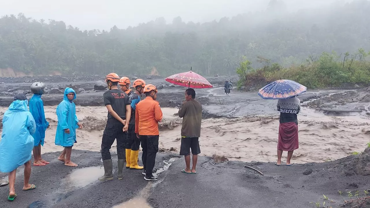 Pemprov Jatim Berikan Bantuan Logistik untuk Warga Terdampak Banjir Lahar Dingin Semeru