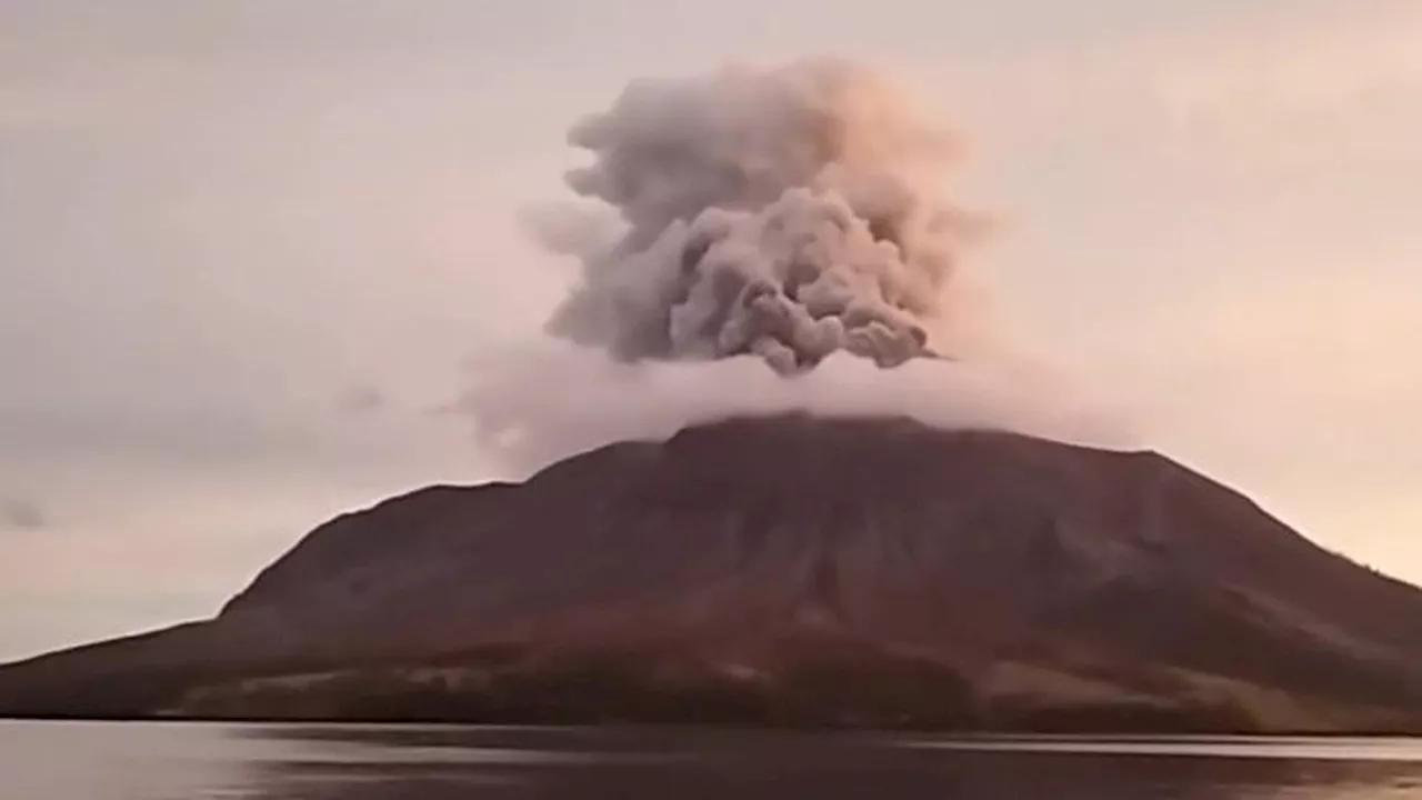 Stasiun Pemantauan Seismik Rusak Dihantam Material Erupsi Gunung Ruang, Ini Akibatnya