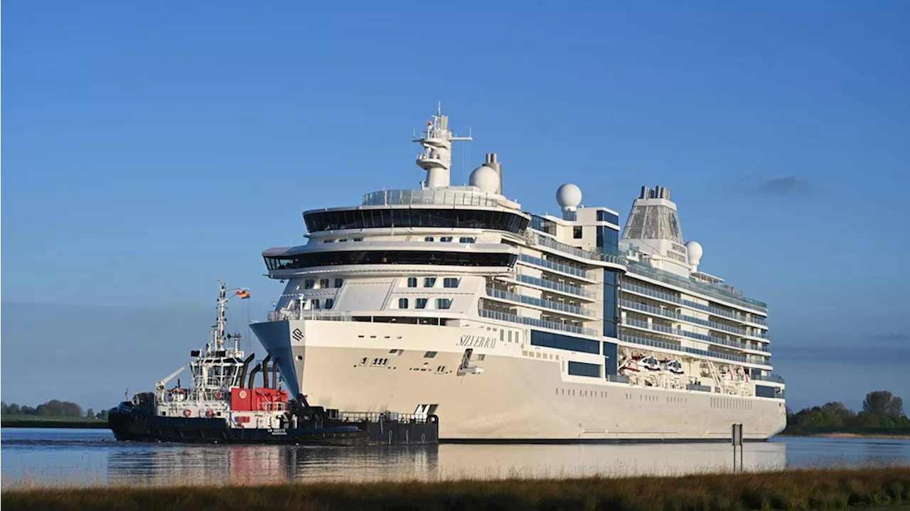 Meyer Werft: Kreuzfahrtschiff 'Silver Ray' passiert Emssperrwerk