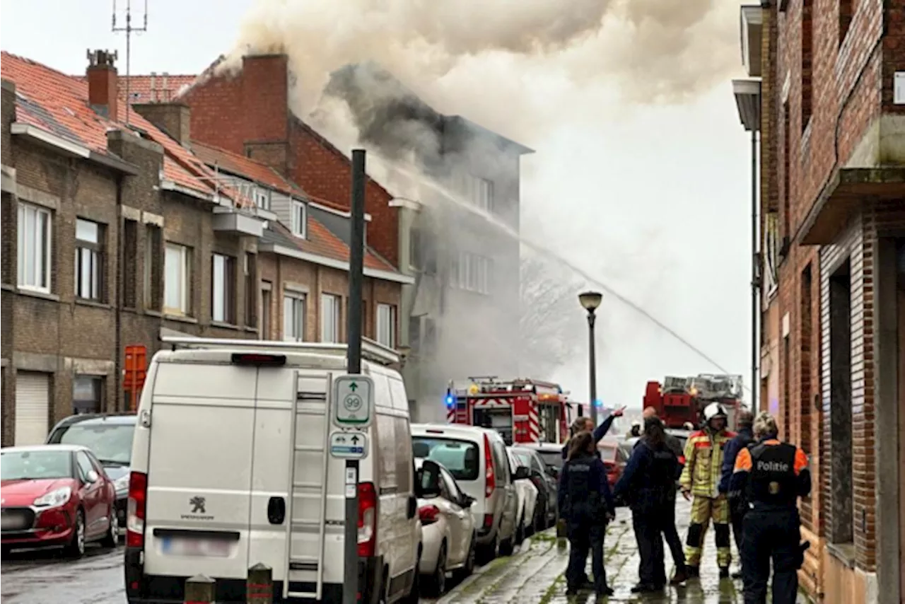 Zware brand in rijwoning Oostende: “Twee mensen zeer zwaar verbrand”