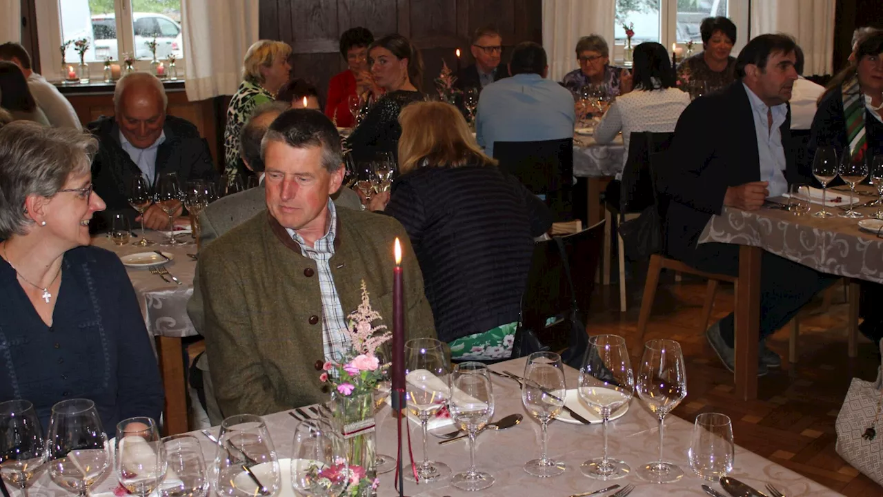 Schülerinnen präsentieren Haute Cuisine bei Dinnerabend in Unterleiten