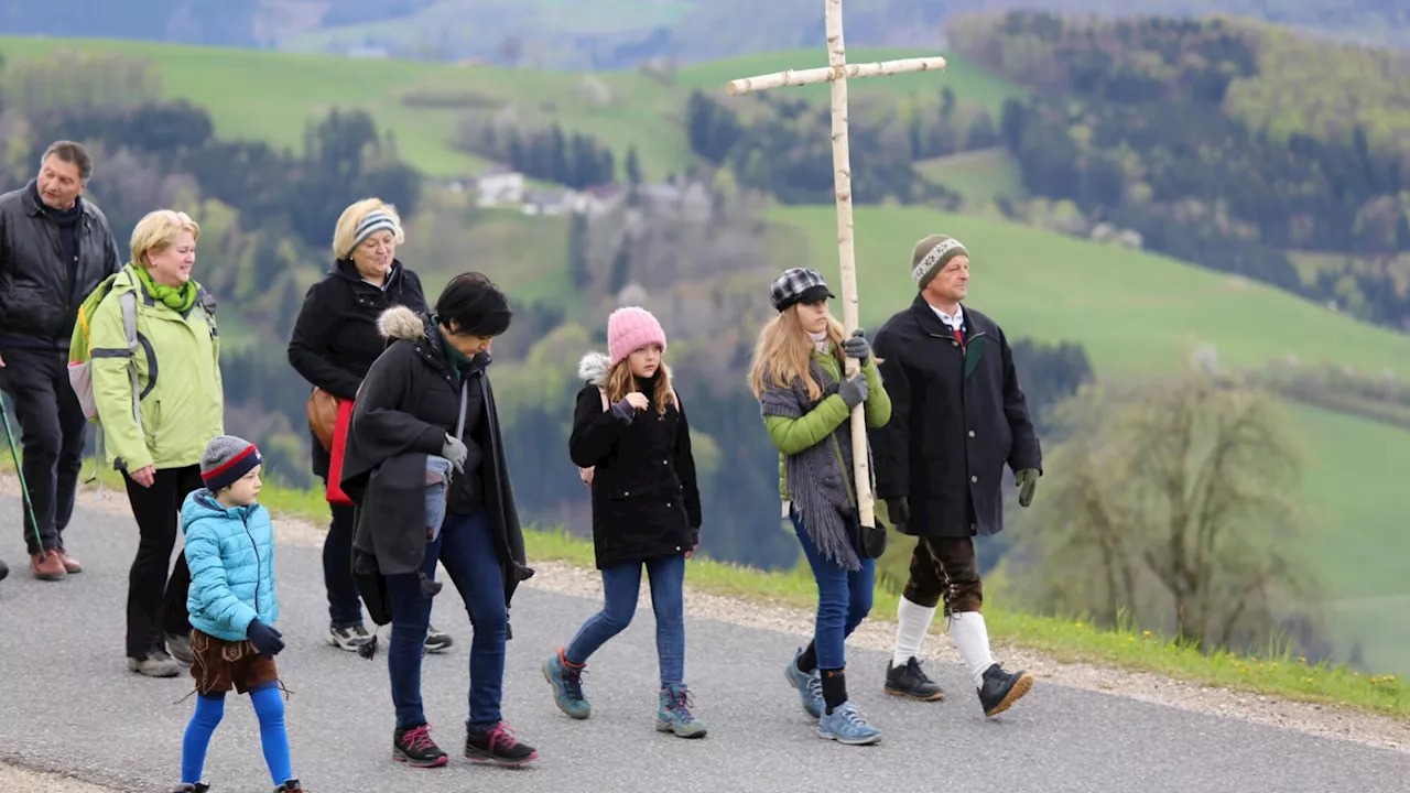 Volksmusikanten pilgern gemeinsam auf den Sonntagberg