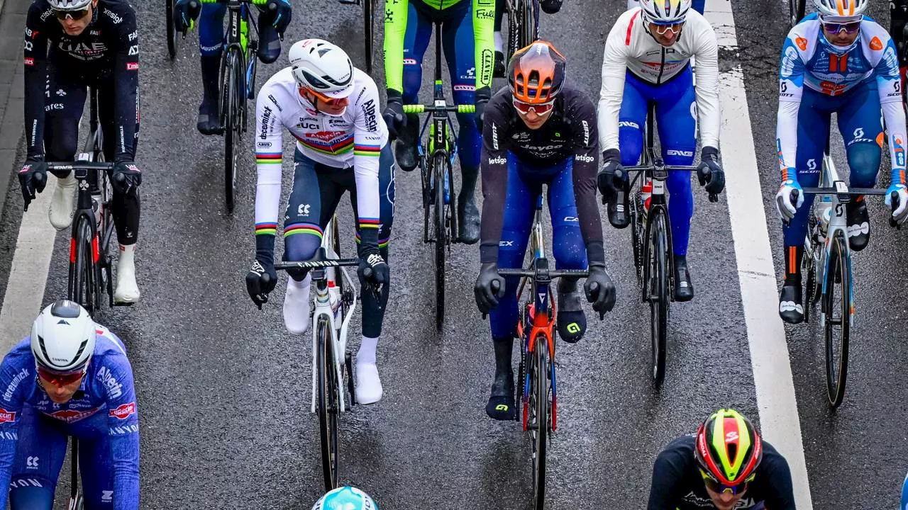 Van der Poel dik ingepakt op weg in koude Luik-Bastenaken-Luik