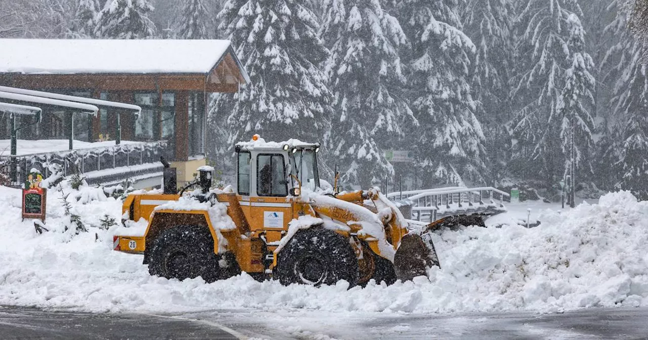 Schnee und Glätte​: Viele Unfälle auf rutschigen Straßen