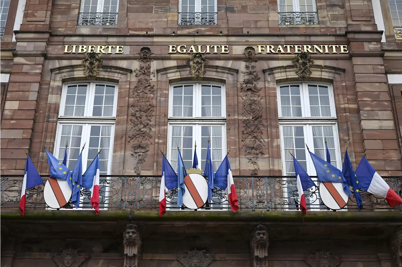 Salut nazi d'un maire : la préfète du Val-de-Marne va saisir la justice