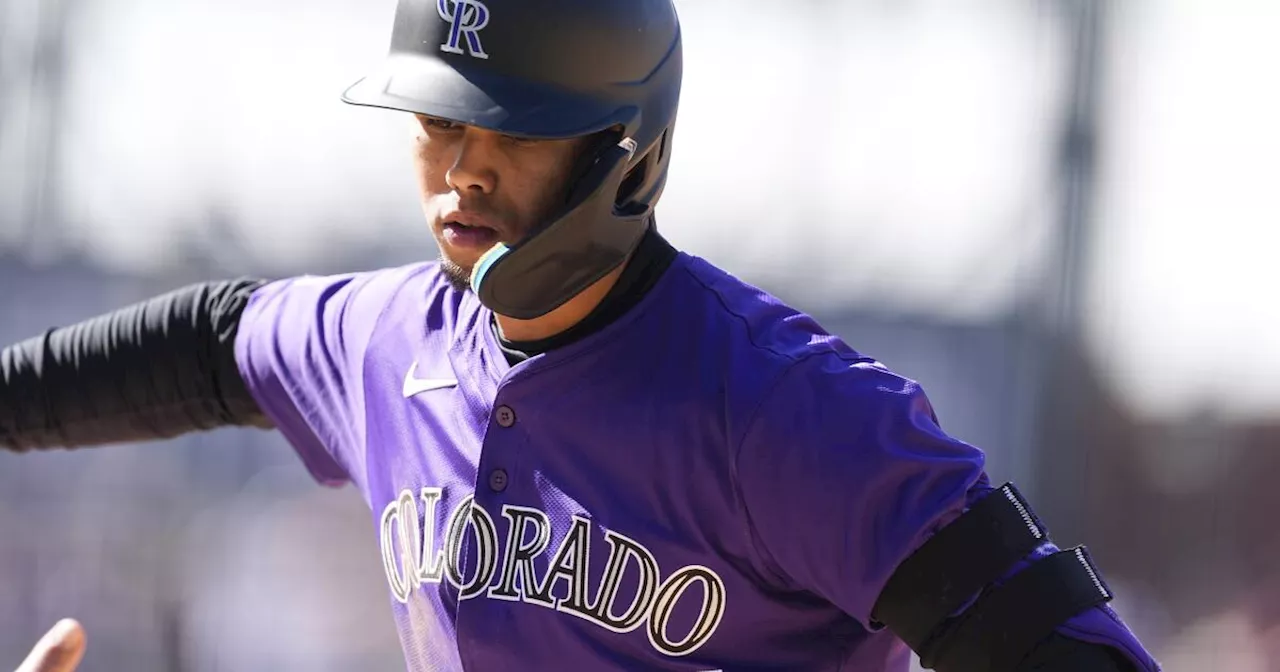 Rockies remontan en la 10ma para vencer 2-1 a los Marineros en el 1er duelo de la doble cartelera