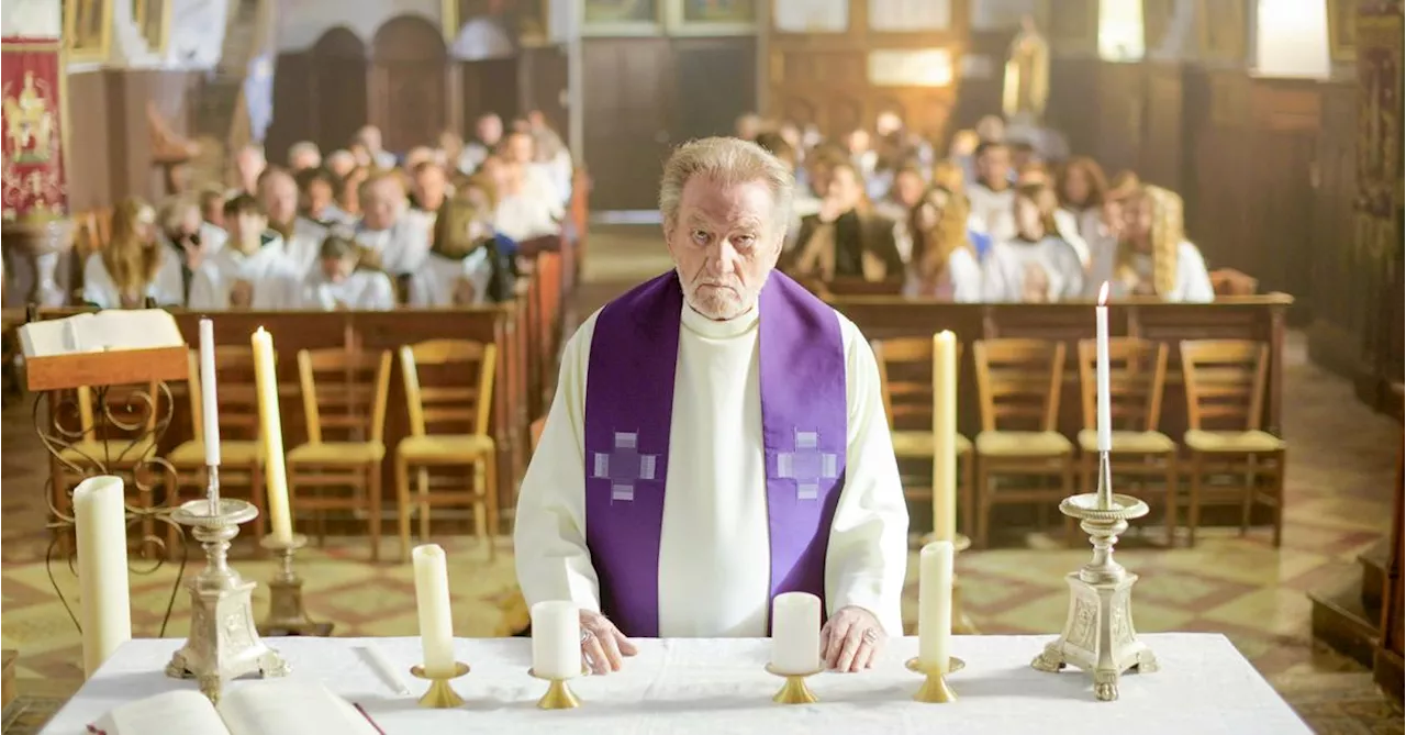 « Un père idéal » : Eddy Mitchell, de son vrai nom Claude Moine, incarne… un moine
