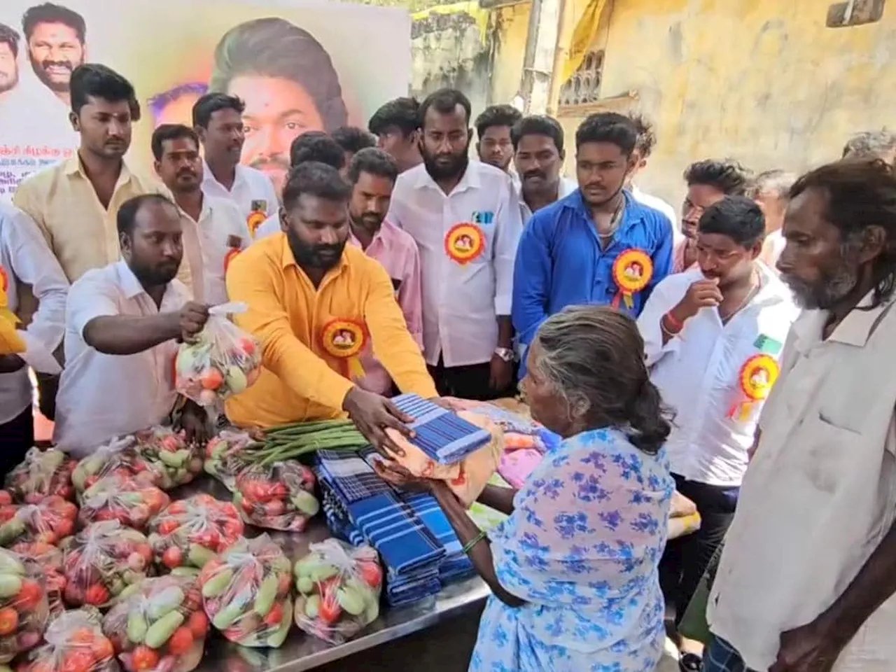 பழங்குடியின மக்களுக்கு நலத்திட்ட உதவிகள் வழங்கிய தமிழக வெற்றி கழகம்!