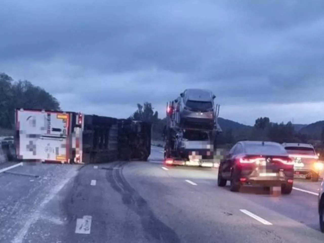 Accident sur l'A7 : des bouchons monstres en direction de Lyon, un camion retourné