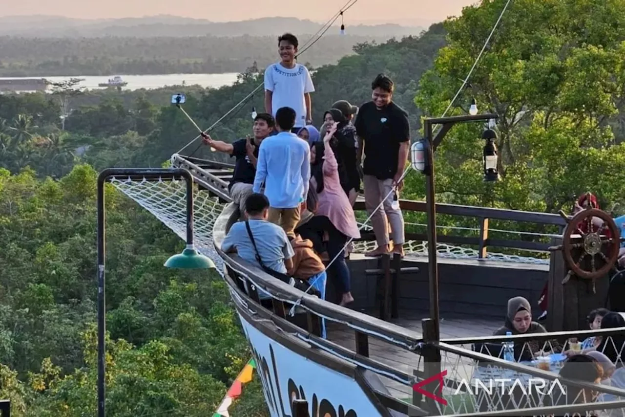 Negeri Jahetan Layar: Nuansa bahari dari puncak Kutai Lama