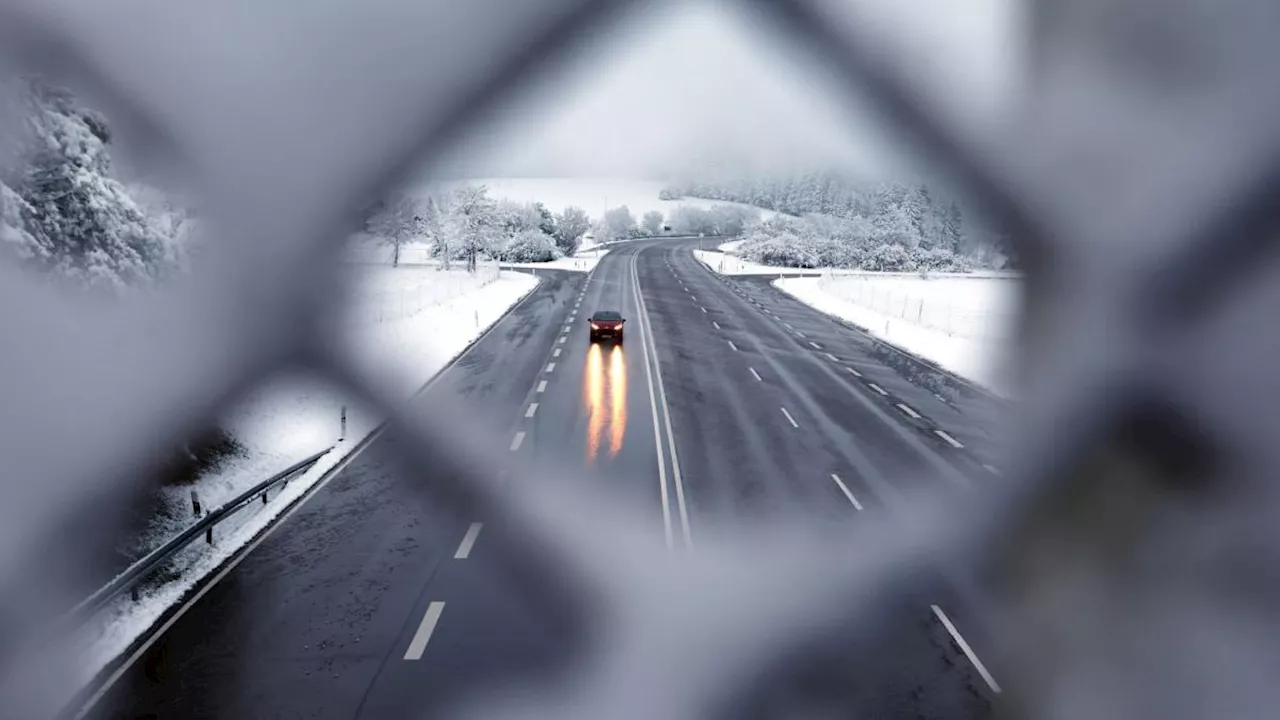 Kaltes Wetter geht weiter: Schnee und Regen in Bayern