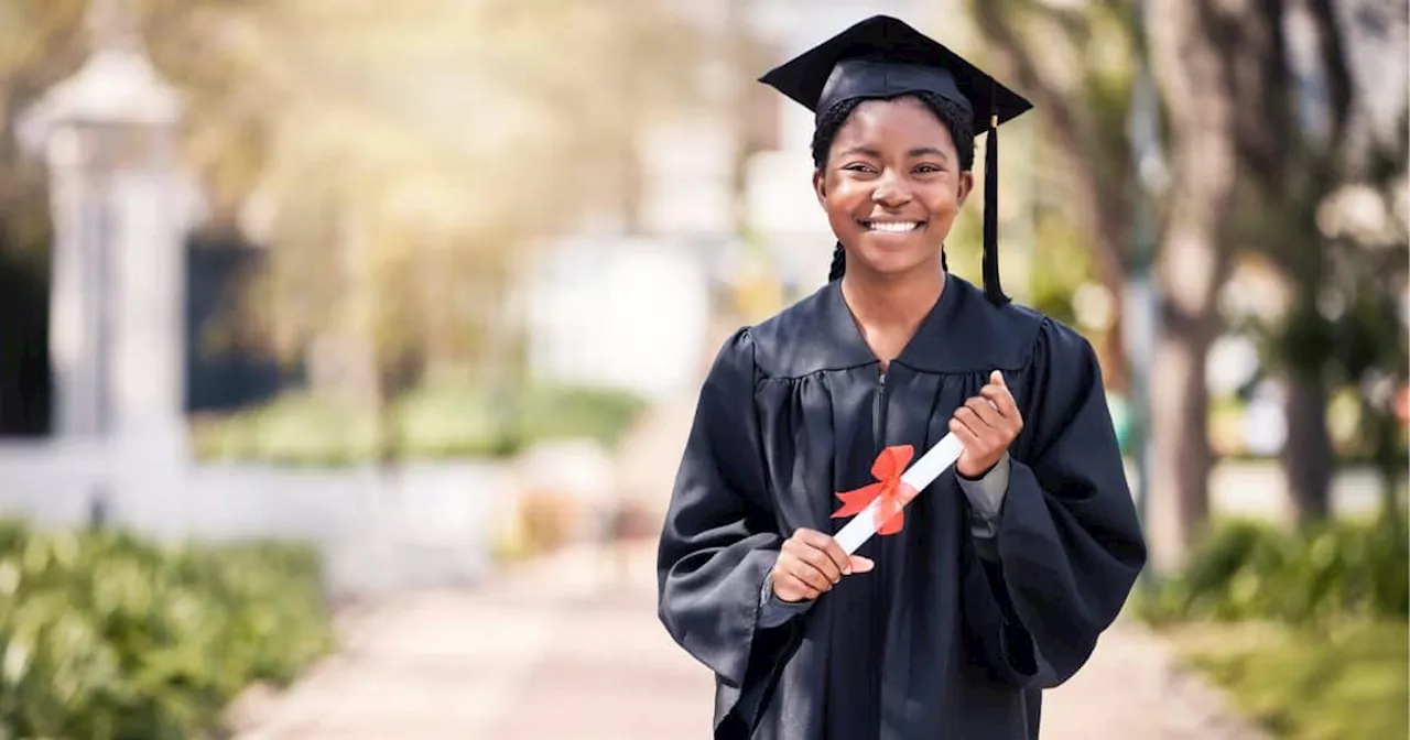 Mangosuthu University Graduate Steals Show With Traditional Dance Move and Breaks Shoe on Stage