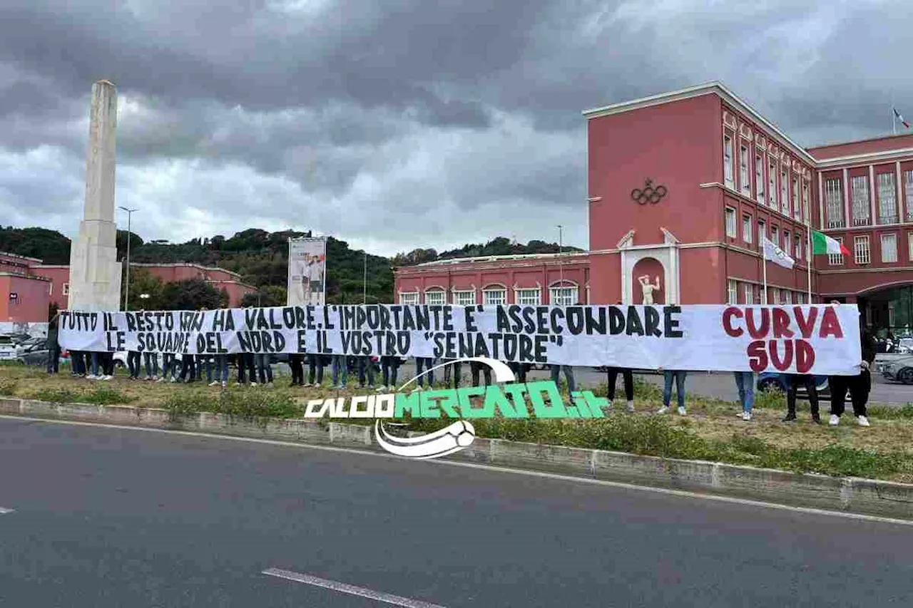 Roma-Bologna, i tifosi e la Sud contro la Lega: due striscioni durissimi