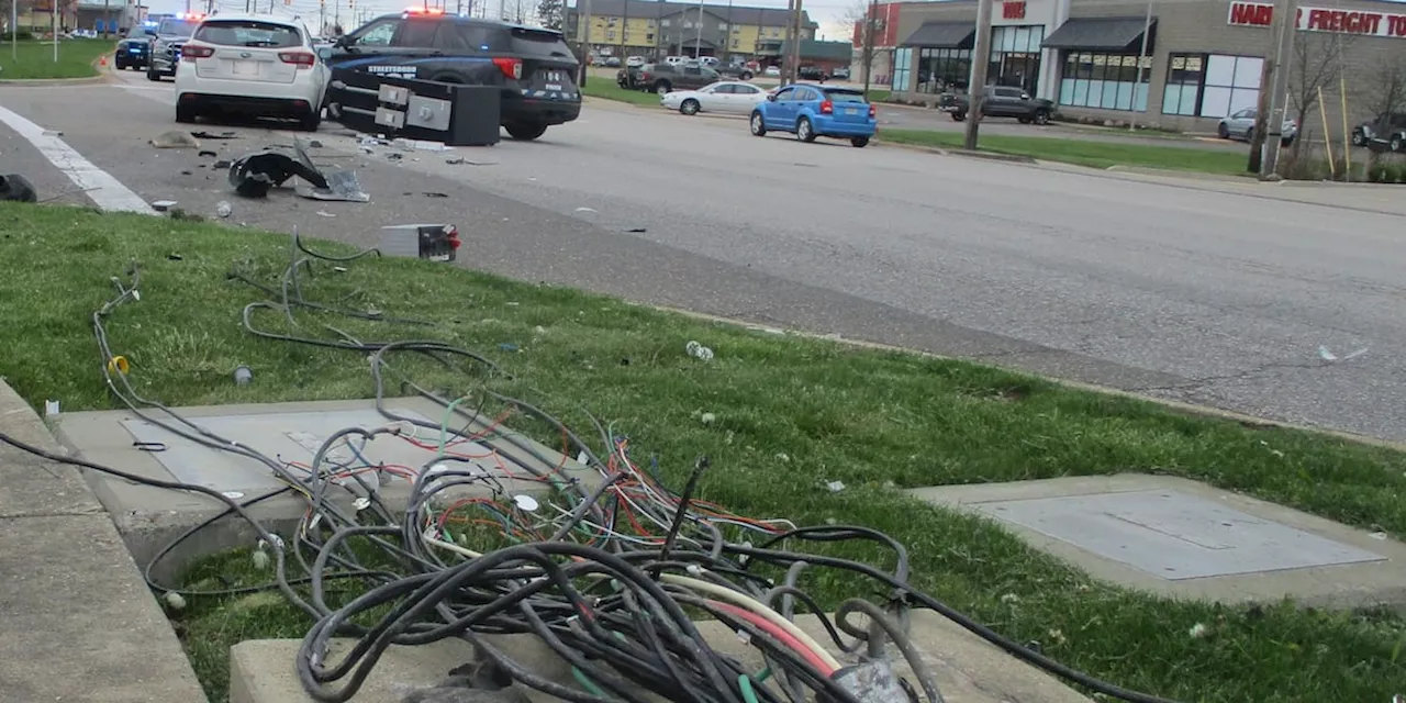 Accident in Streetsboro damages traffic light, closes state route