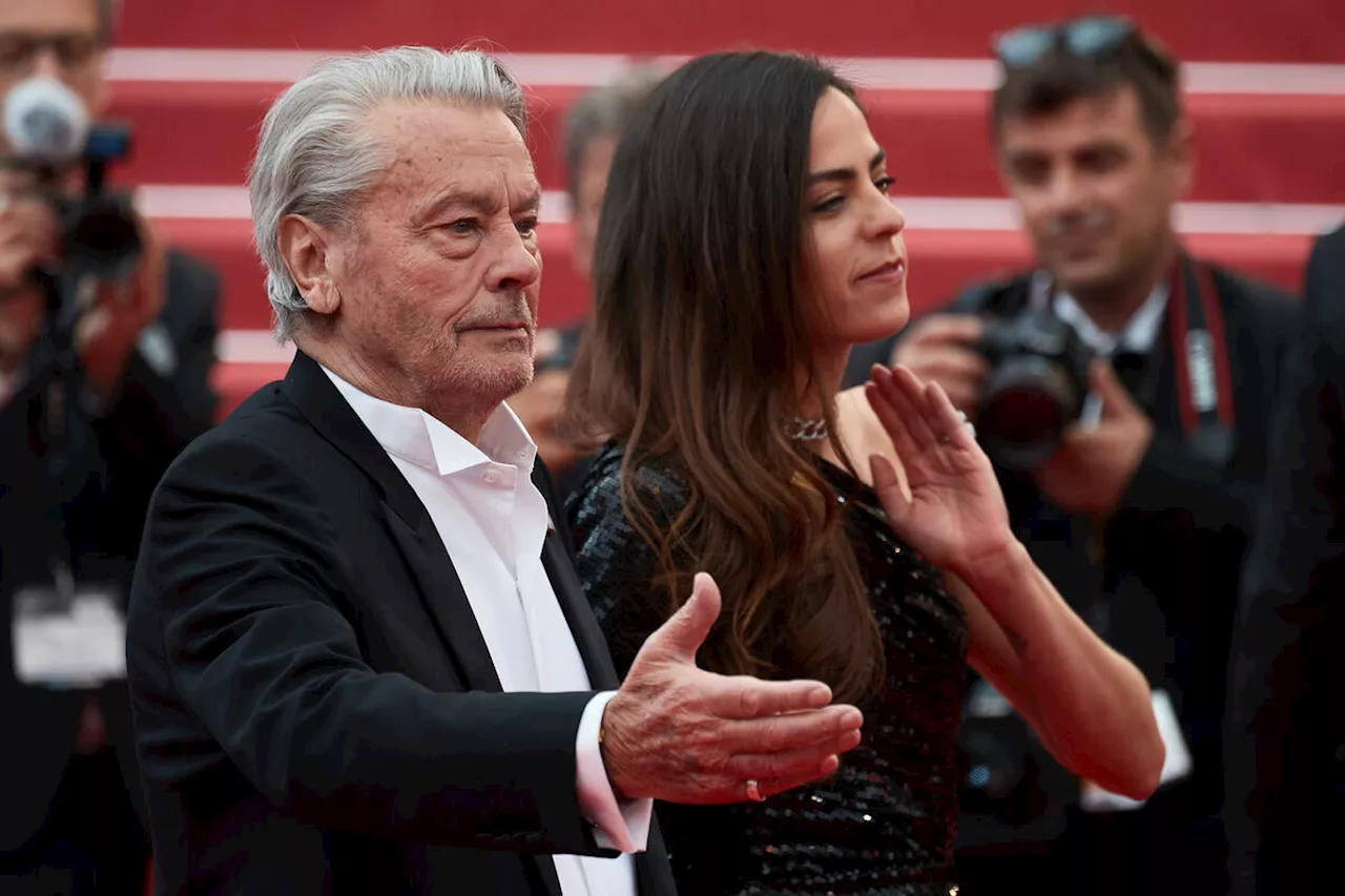 Alain Delon : 'Avec son accord', Anouchka publie un tout récent cliché de son père très amaigri