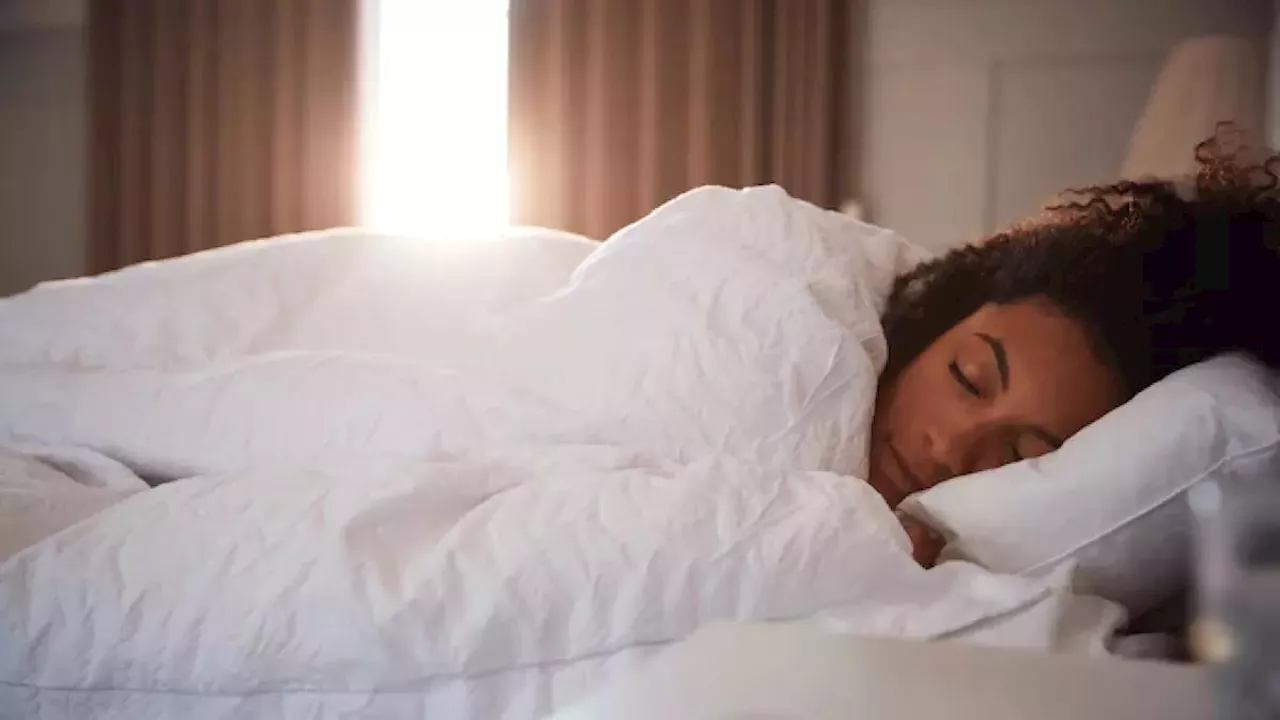 Sonno, le 10 regole per dormire bene: dalla cena leggera ai bagni caldi (da evitare)