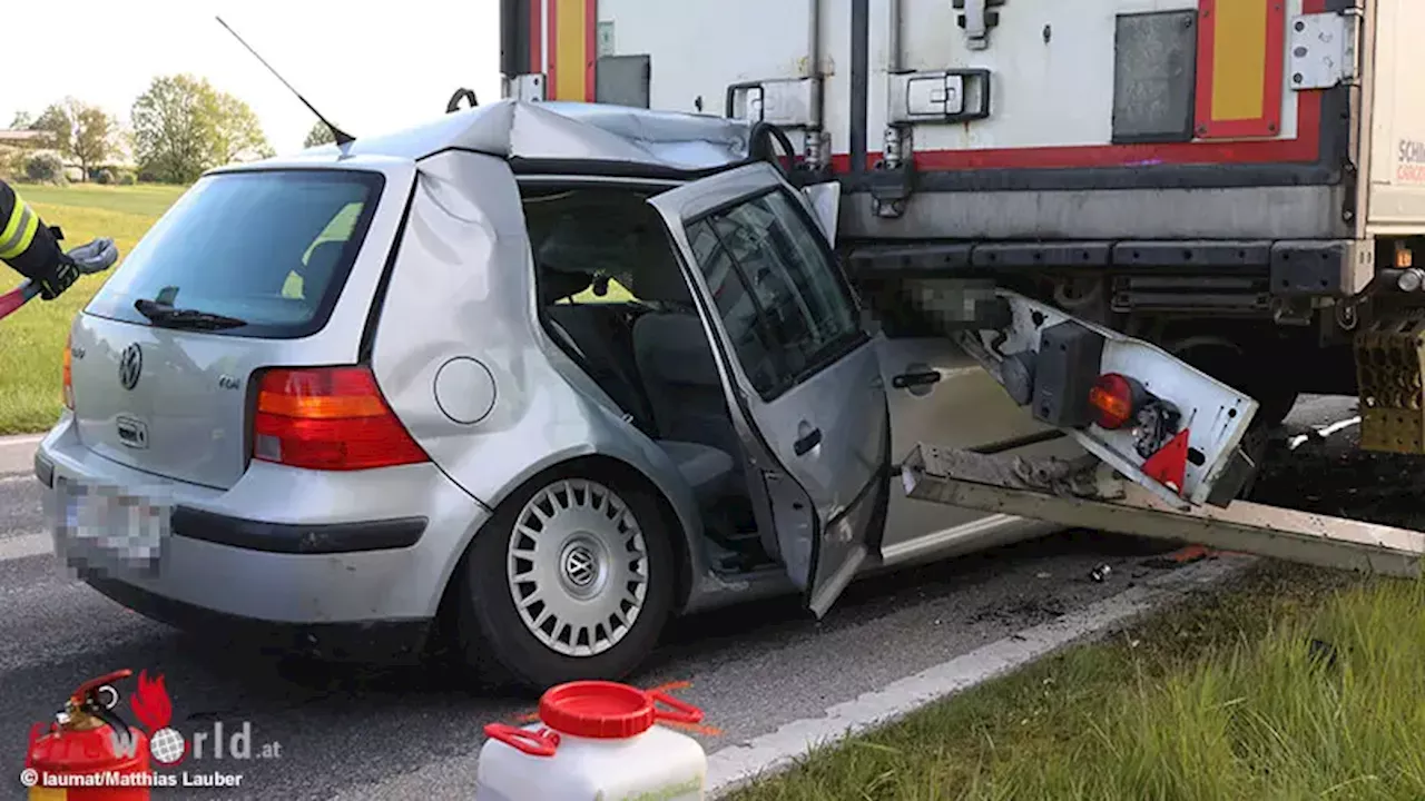 Oö: Auto steckt nach Unfall bei Rottenbach im Heck eines Sattelaufliegers → ein Schwerverletzter