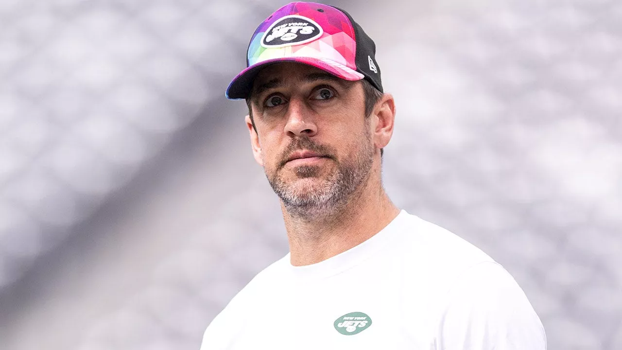 Aaron Rodgers looks spry slinging passes in Jets' latest video from offseason workouts