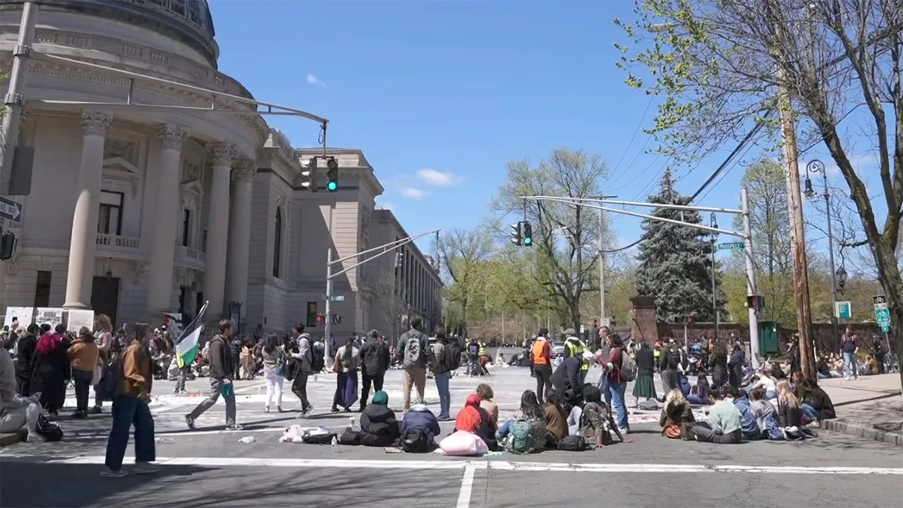 Anti-Israel Yale agitators refuse meeting with university trustees before police bust dozens of occupiers