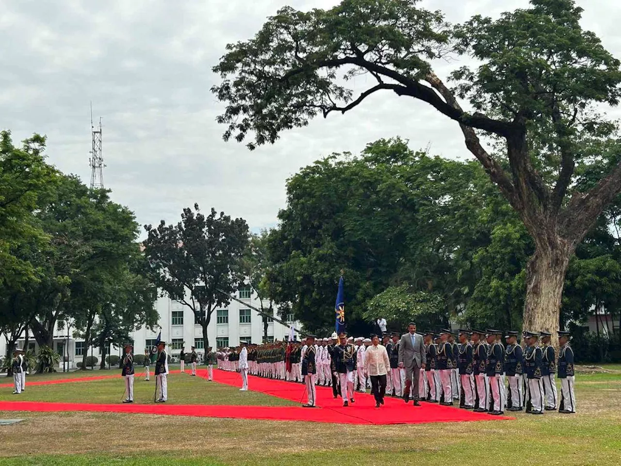 Amir of Qatar arrives in Palace to meet Marcos