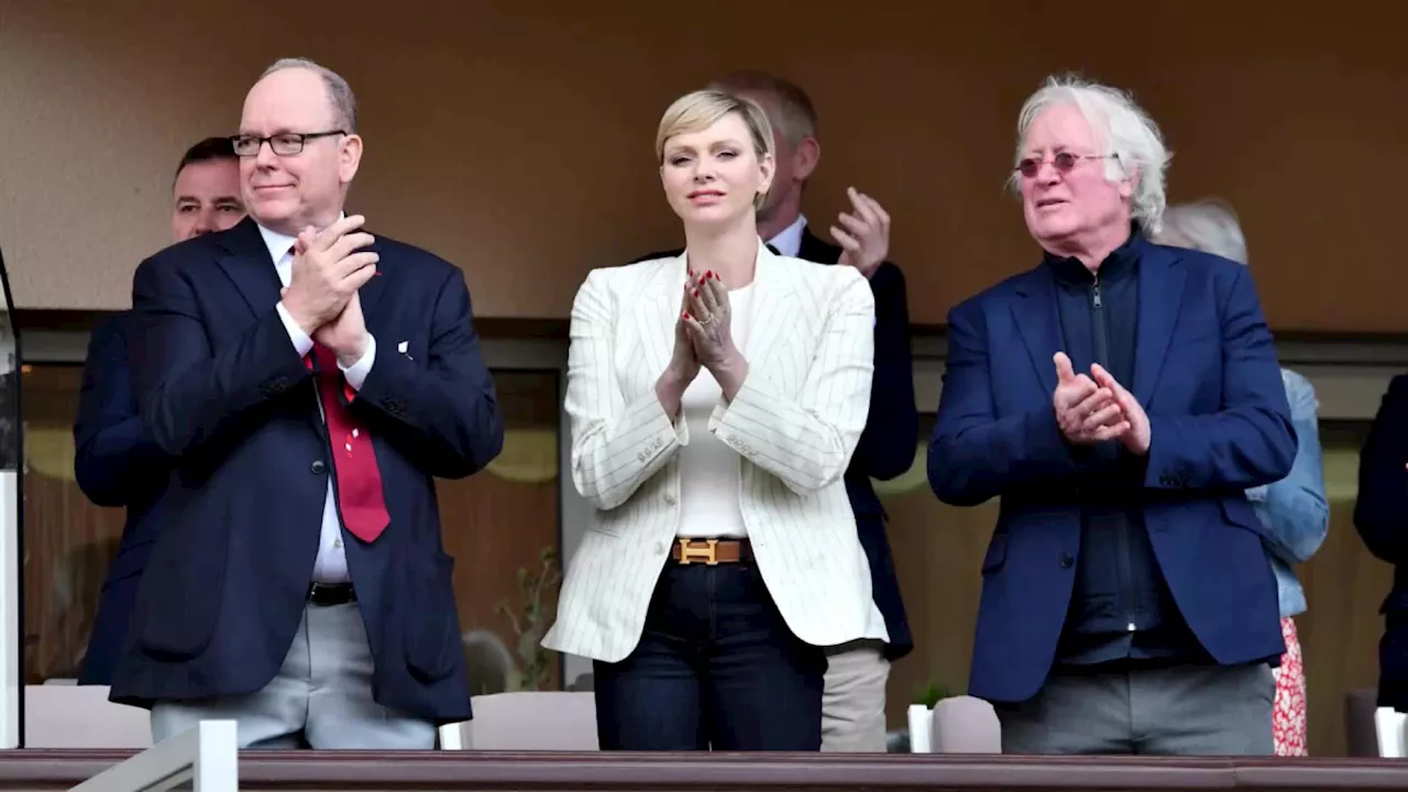 Charlene di Monaco tra i giovanissimi del rugby si conferma casual chic: ma a che prezzo!