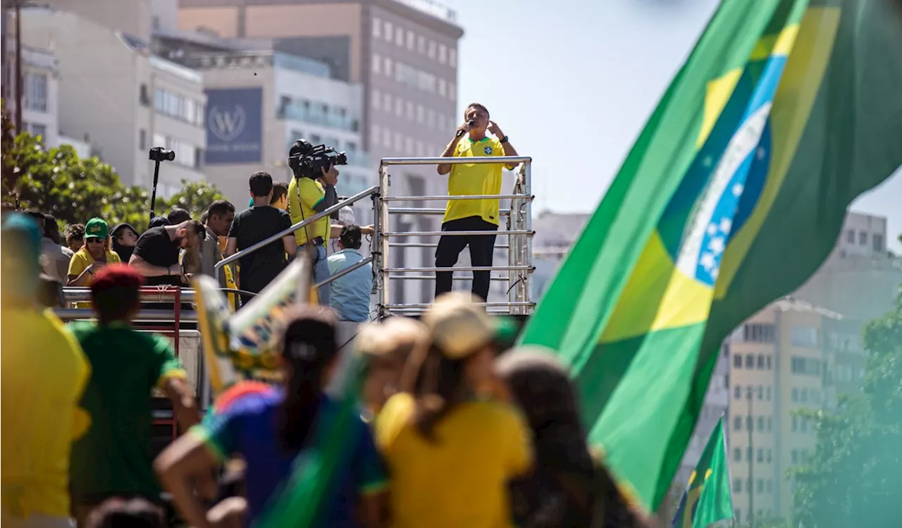 Romário vaiado, revolta dos 'sem pulseira' e discursos vetados pelo calor: bastidores do ato bolsonarista em Copacabana