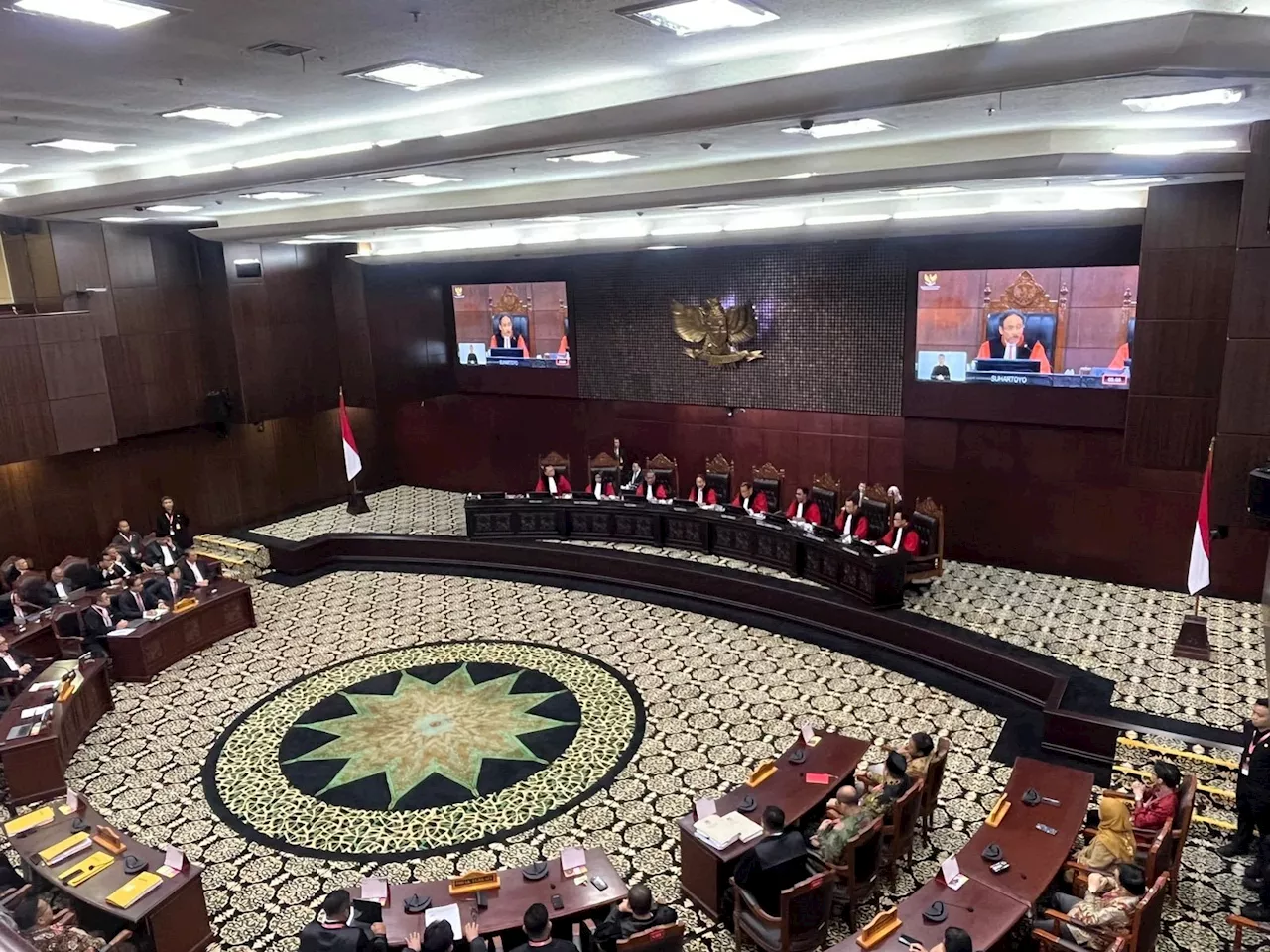 Wakil Ketua MK Sindir DPR dalam Sidang Putusan PHPU