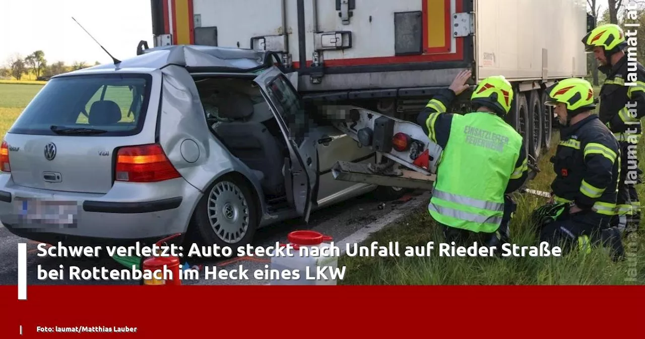 Schwer verletzt: Auto steckt nach Unfall auf Rieder Straße bei Rottenbach im Heck eines LKW