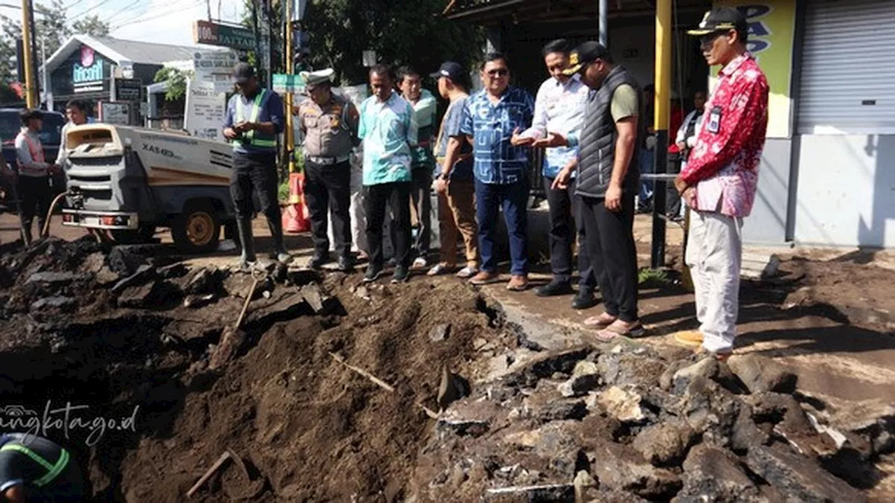 Jalan Ambles di Sawojajar Rusak Pipa PDAM Malang, 3 Ribu Sambungan Rumah Putus