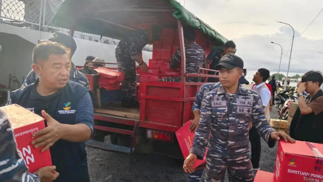 Kemensos Salurkan Bantuan bagi Pengungsi Erupsi Gunung Ruang di Tagulandang