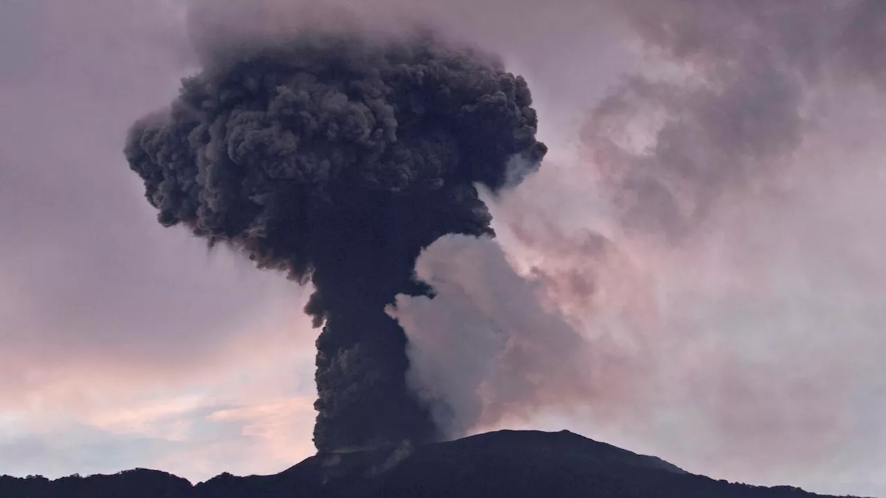 Masih Fluktuatif, Gunung Marapi Sumbar Sudah Meletus 293 Kali hingga Saat Ini