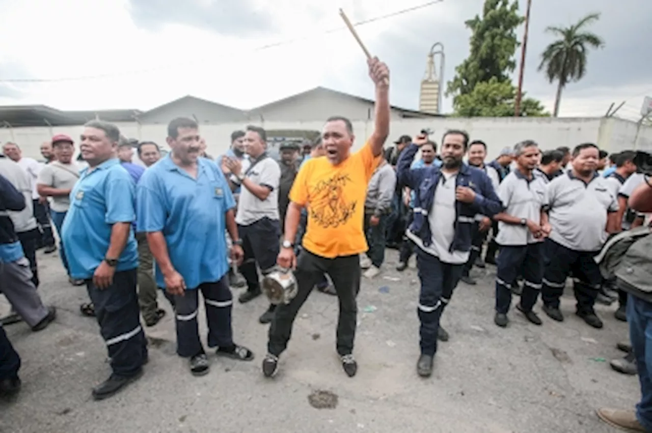 Union: 100 Tasek Corporation staff picket in Perak urging management to accept proposed collective agreement