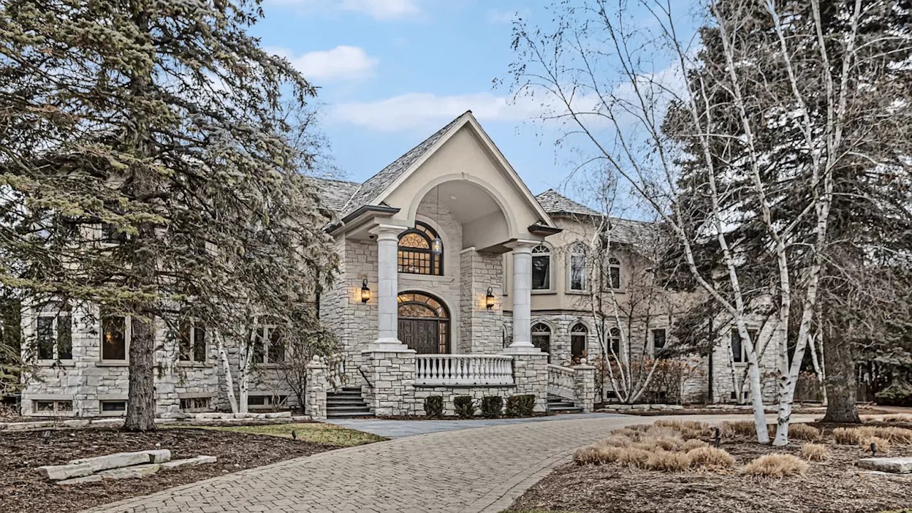 $3.2M Chicago-area mansion for sale boasts impressive train-lover surprise