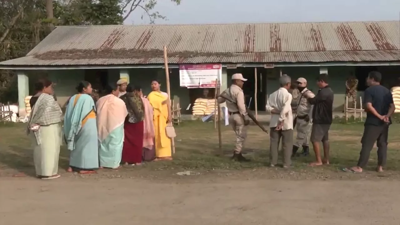 Lok Sabha Election 2024: मणिपुर के 11 मतदान केंद्रों पर कड़ी सुरक्षा के बीच पुनर्मतदान, जानें क्यों रद्द हुई थी वोटिंग