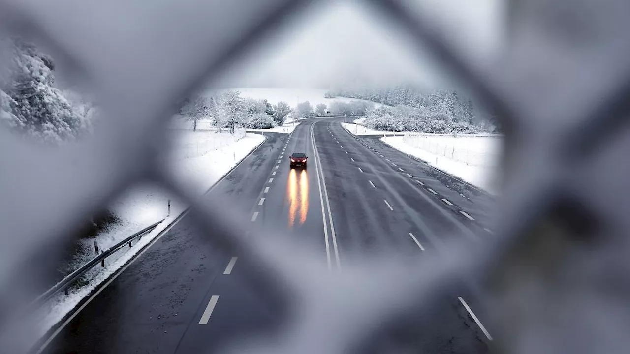 Bayern: Kaltes Wetter geht weiter: Schnee und Regen in Bayern