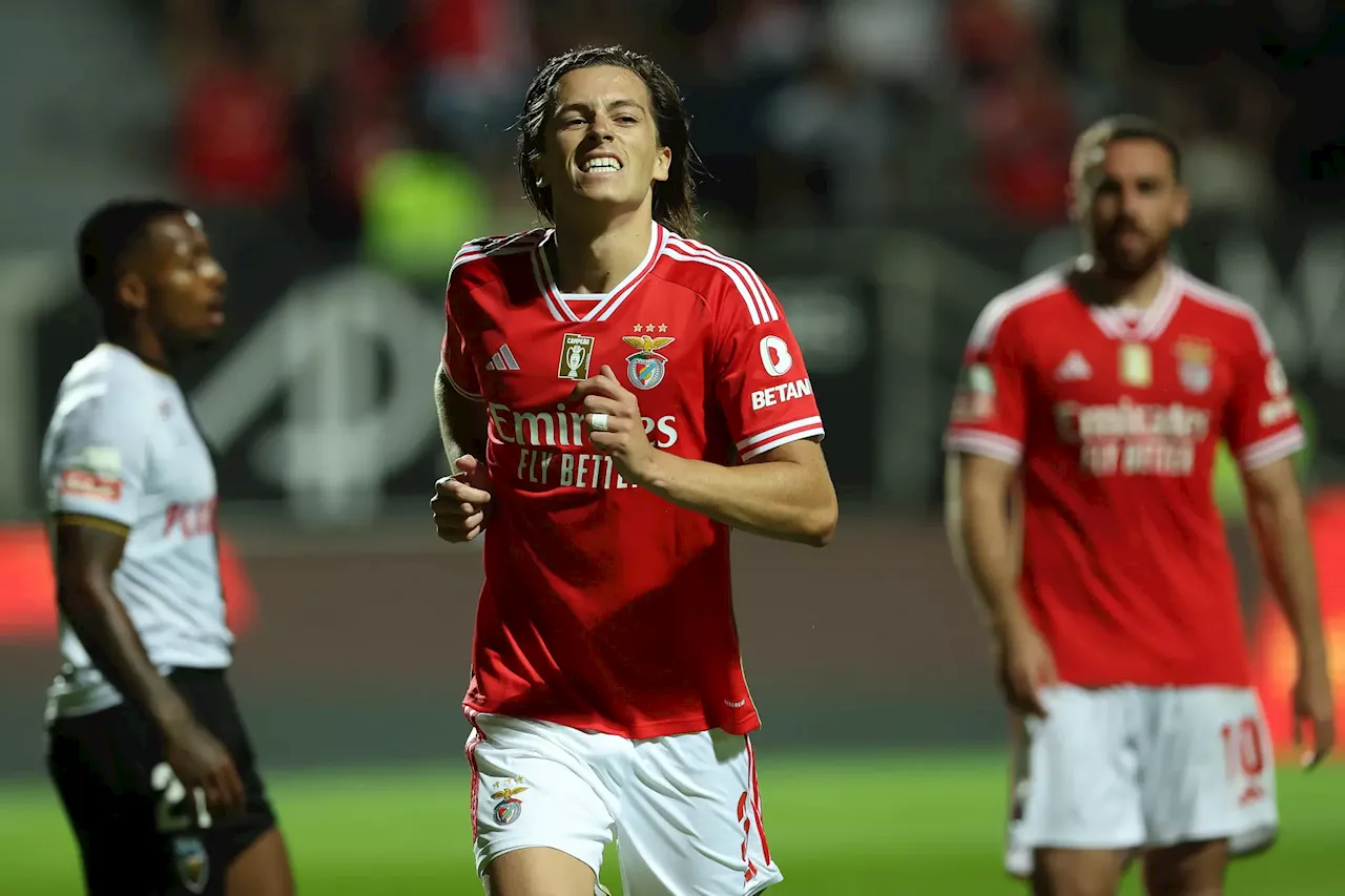 Primeira Liga: Benfica vence o Farense e mantém a esperança no título