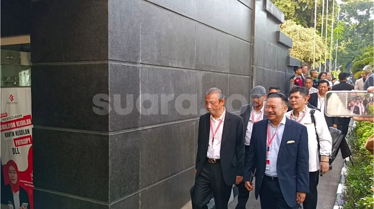 Pastikan Prabowo-Gibran Tak Hadir, Tim Pembela 02 Tiba Di Gedung MK