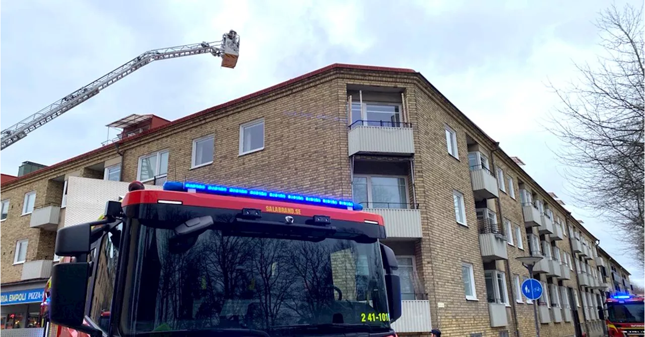 Vindsbrand i centrala Eskilstuna – boende evakueras