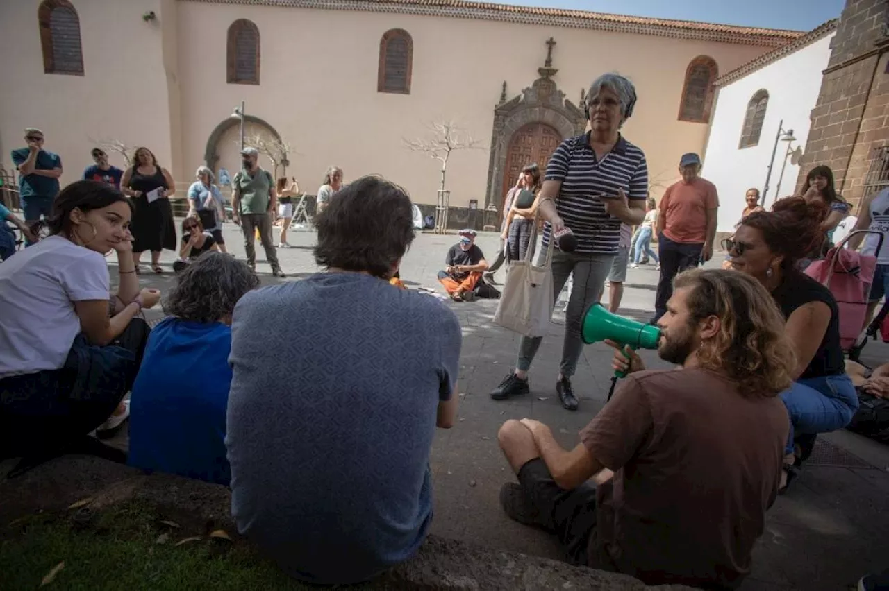 Protesters in Canary Islands decry overtourism