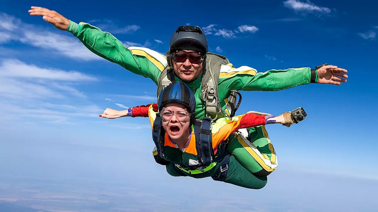 Skydiving Instructor Not Opening Parachute Until You Change Tone