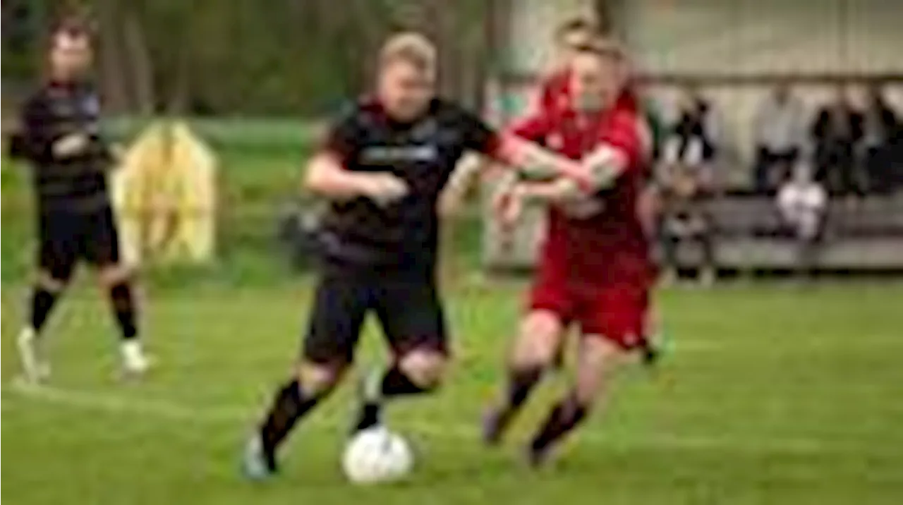 Fußball-Kreisliga Osterholz: Buschhausen schlägt Wallhöfen knapp